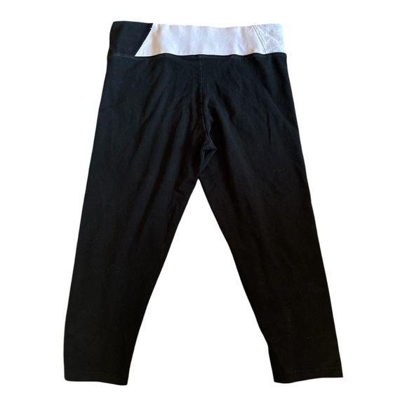 PINK VS Yoga Capri Black and White Size M - Picture 2 of 5